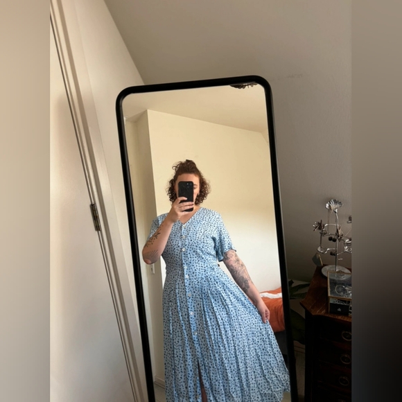 Chic Blue Patterned Midi Dress - Picture 1 of 6